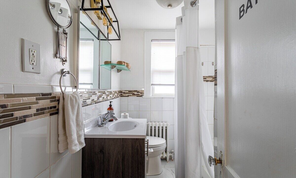 Photo of Bathroom in Cove - East Side - Shippan