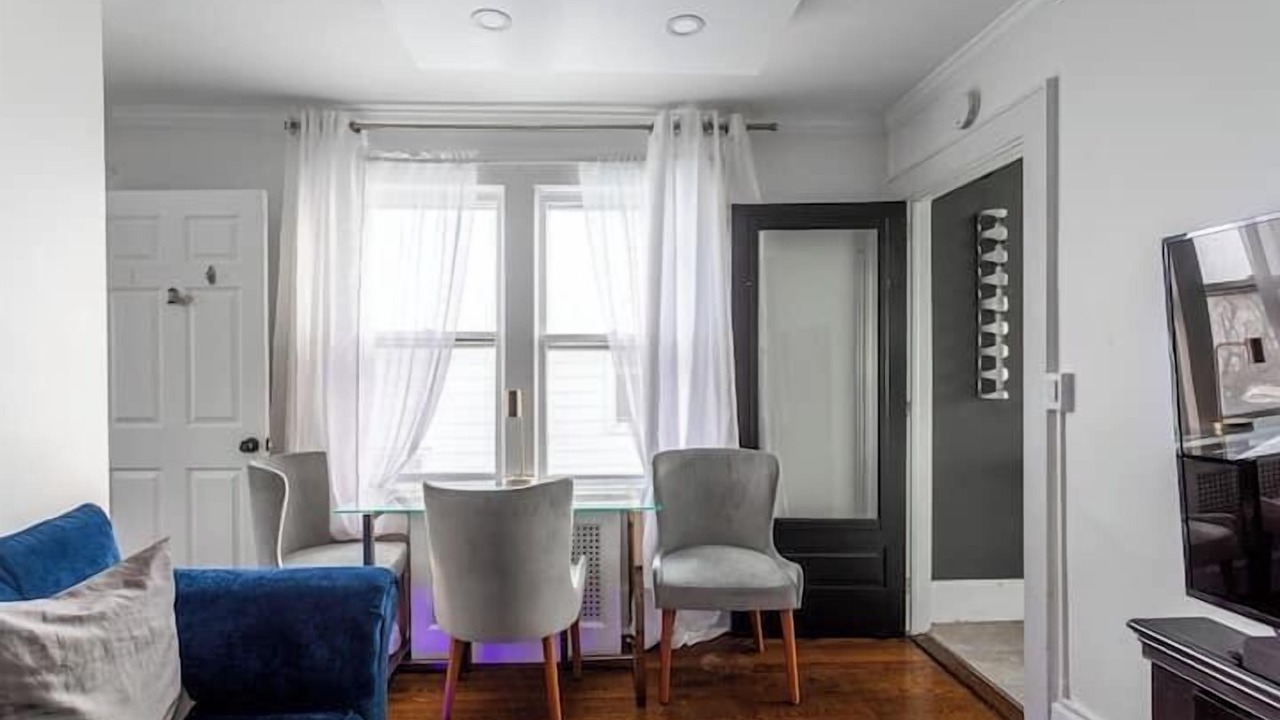 Photo of Bedroom in Cove - East Side - Shippan