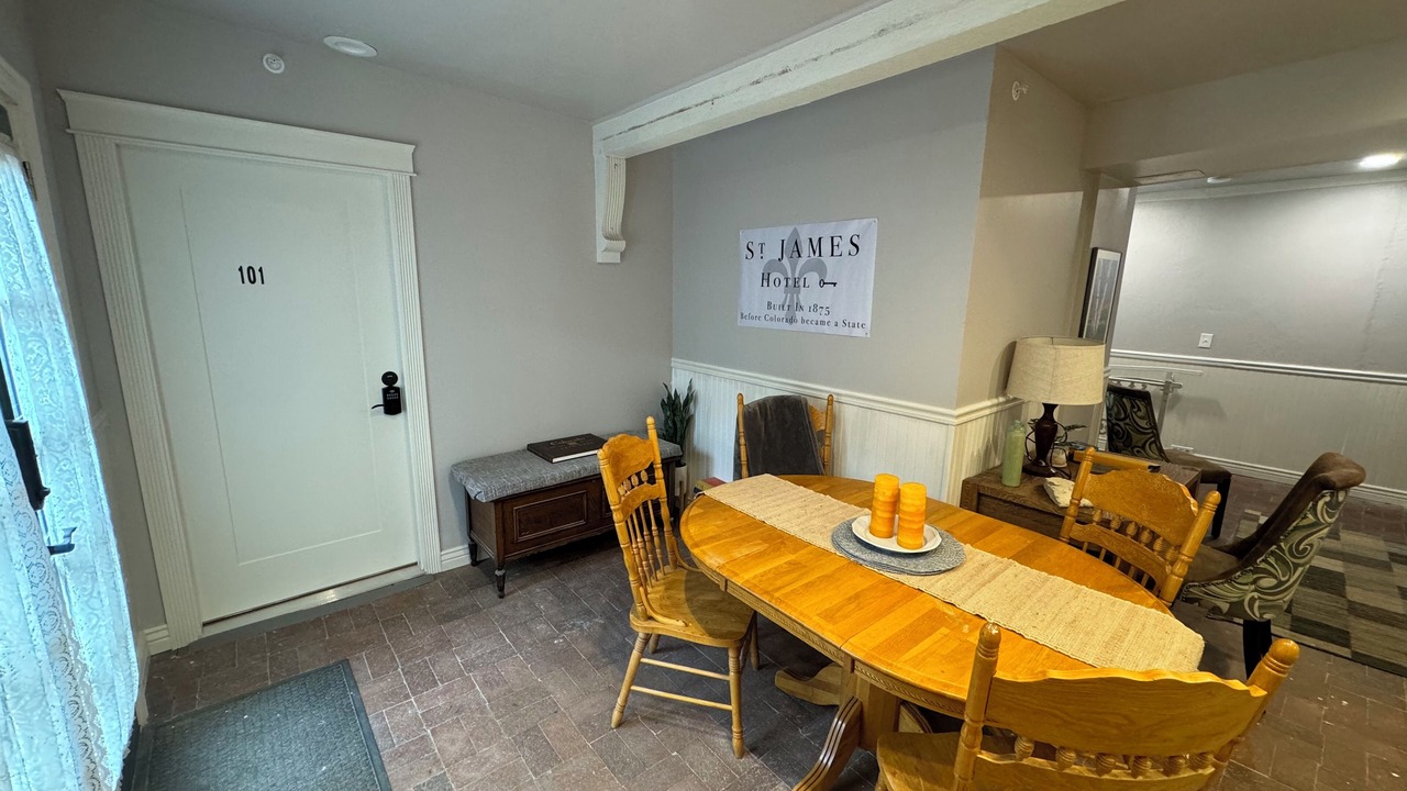 Photo of Livingroom in Historic District