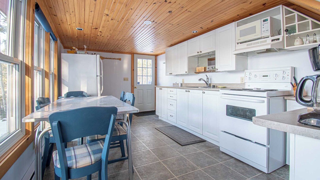 Photo of Kitchen in Algonquin Highlands