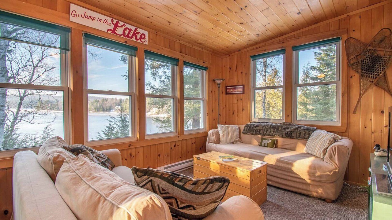 Photo of Livingroom in Algonquin Highlands