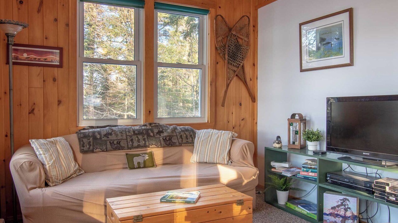 Photo of Livingroom in Algonquin Highlands
