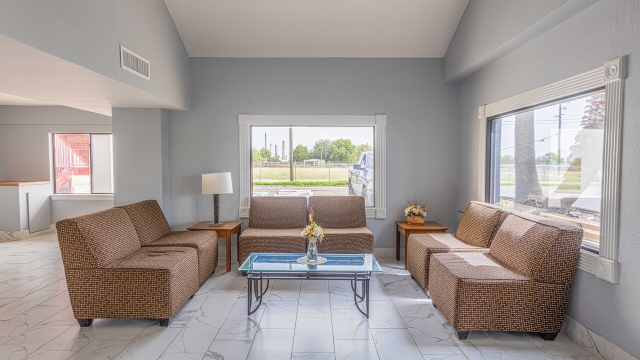 Photo of Livingroom in Central City