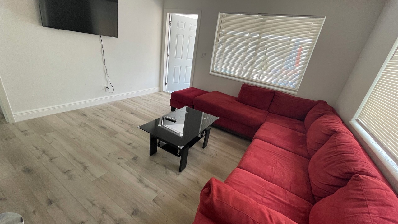 Photo of Livingroom in Oakland Park