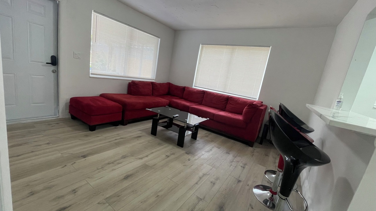 Photo of Livingroom in Oakland Park