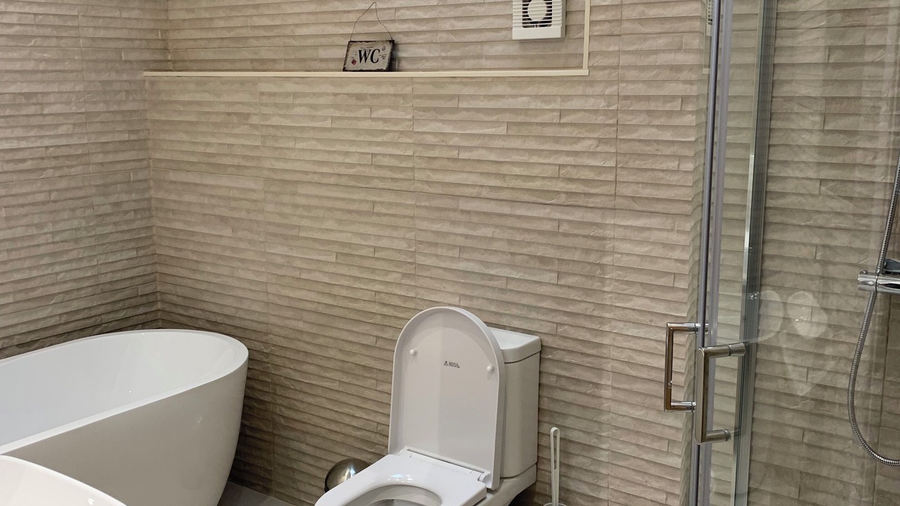 Photo of Others in Astbury