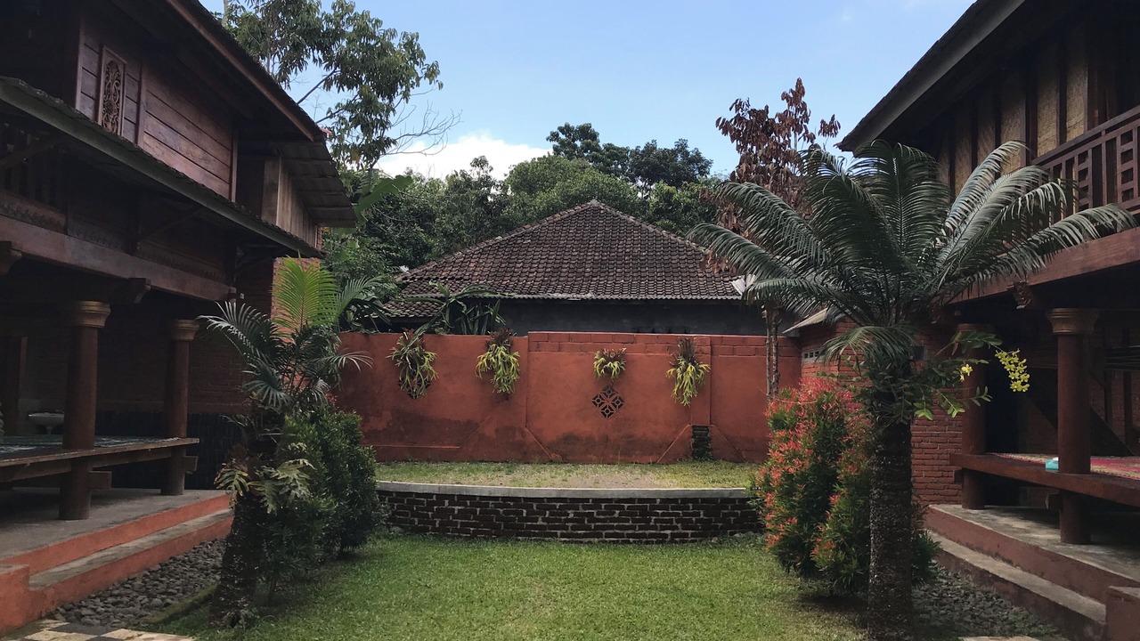 Photo of Patio Balcony in Kecamatan Montong Gading
