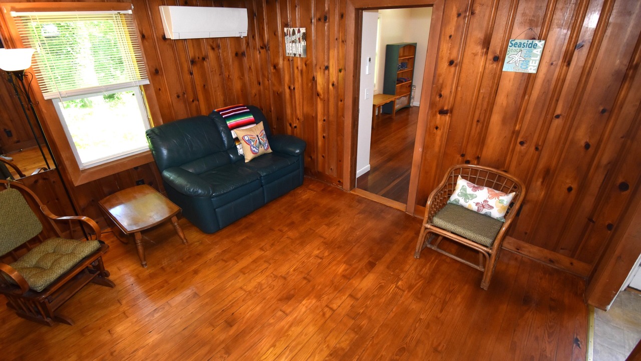 Photo of Livingroom in Saunderstown