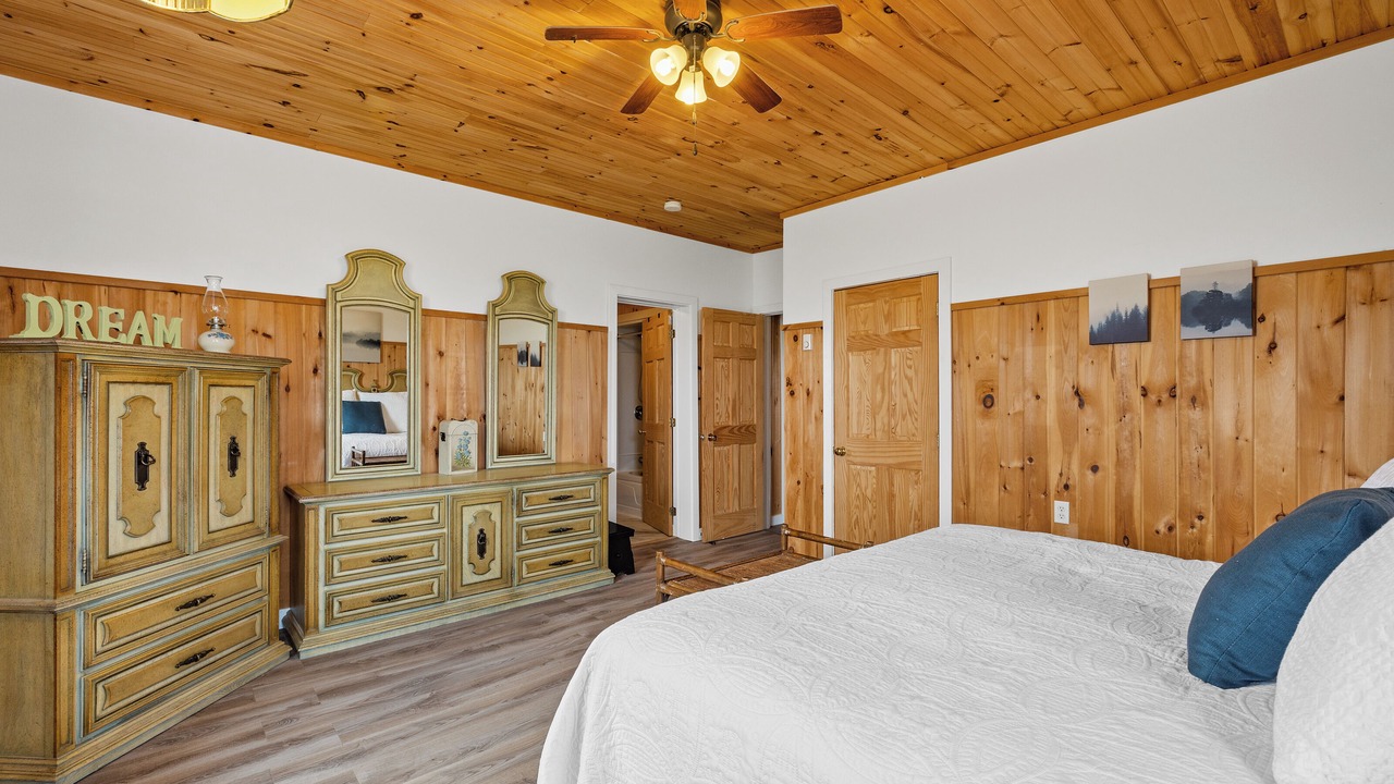 Photo of Bedroom in North Lake