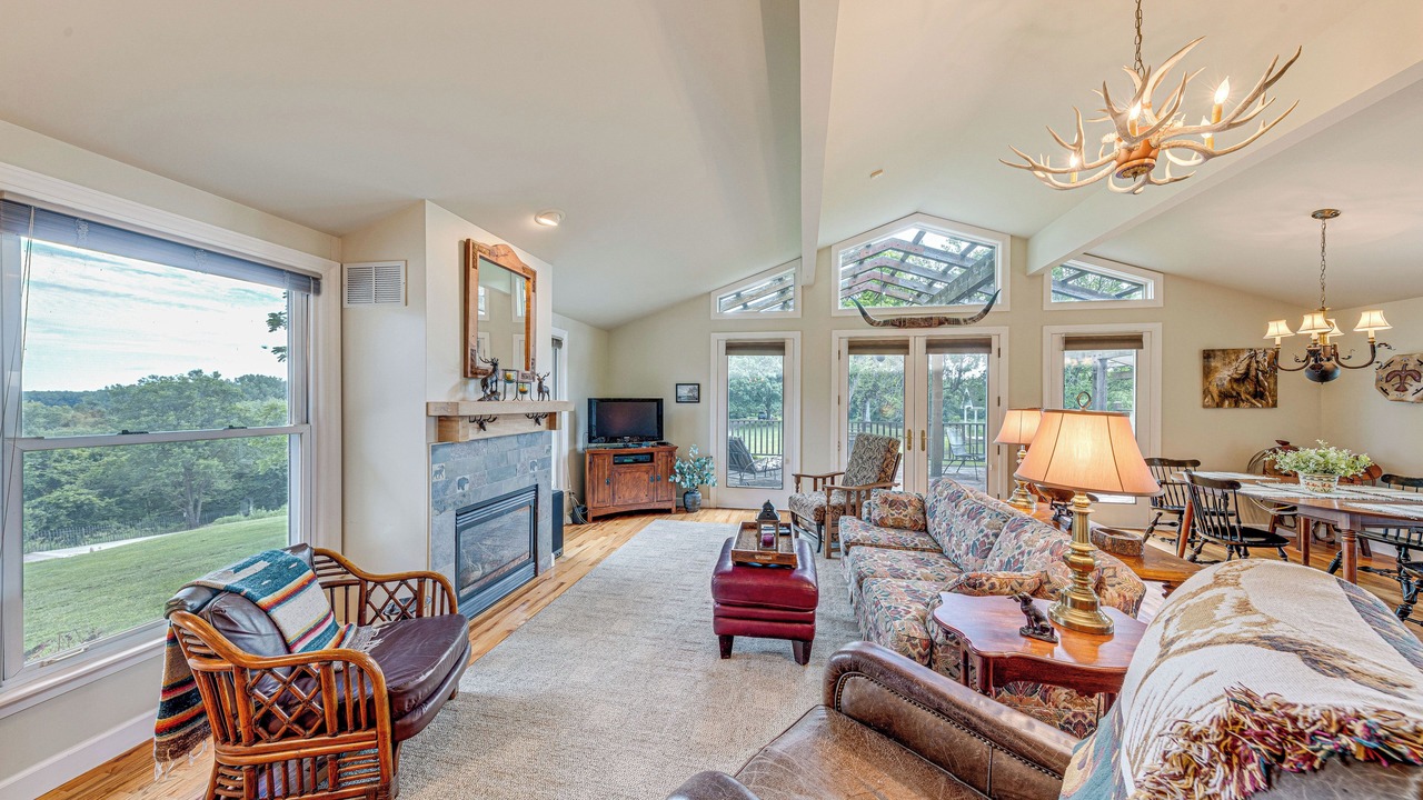 Photo of Livingroom in Lecompton