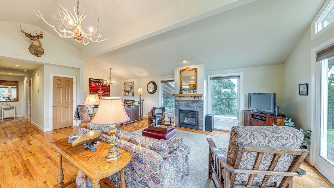 Photo of Livingroom in Lecompton