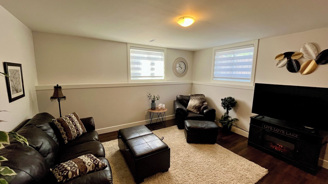 Photo of Livingroom in Victoria Harbour