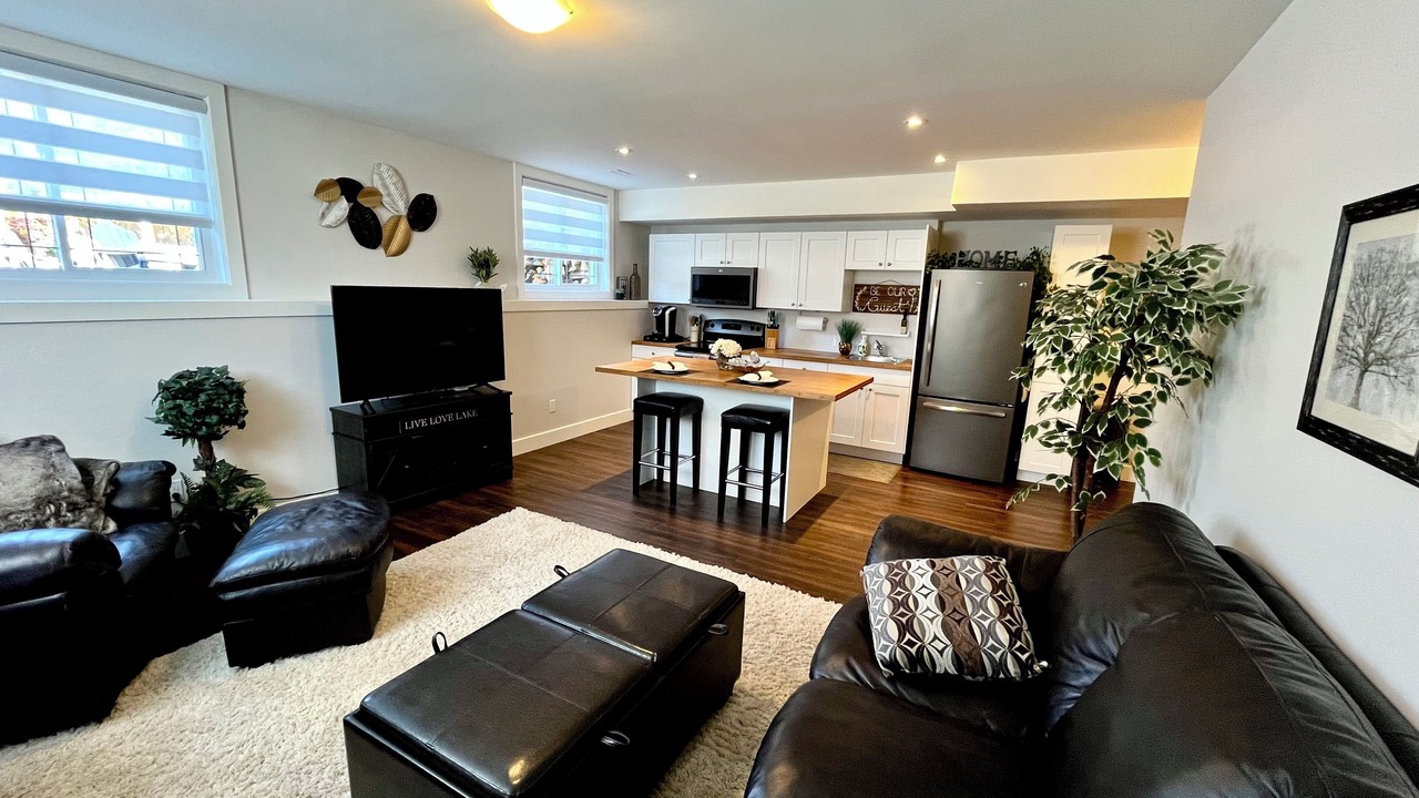 Photo of Livingroom in Victoria Harbour