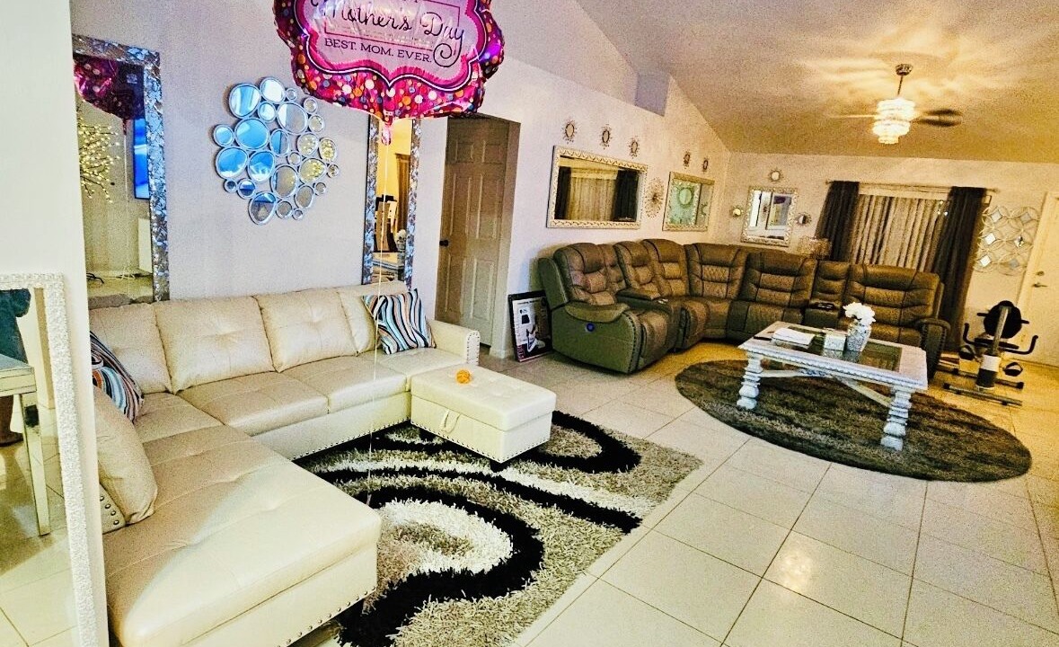 Photo of Livingroom in Joel