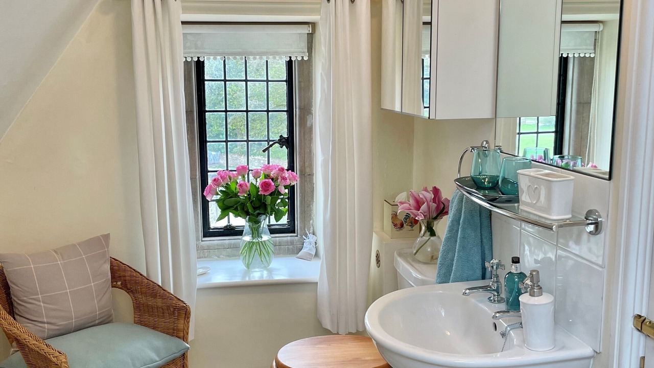 Photo of Bathroom in Badminton