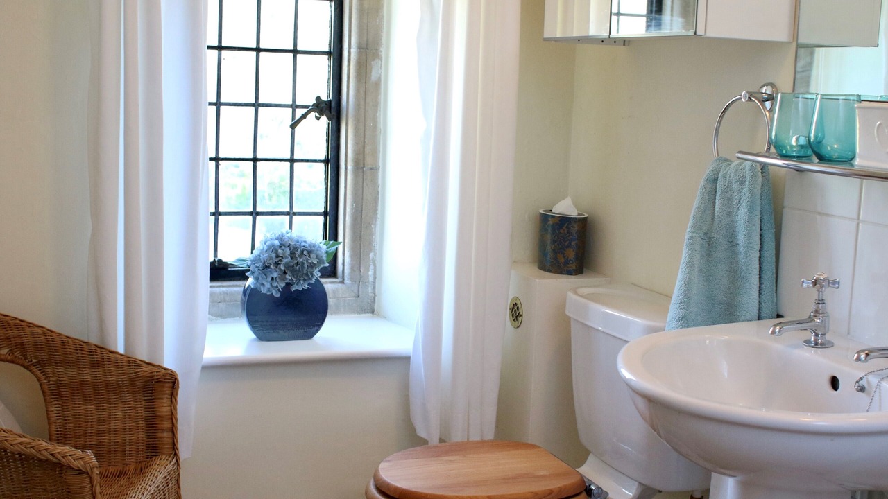 Photo of Bathroom in Badminton