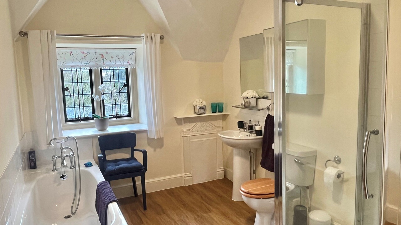 Photo of Bathroom in Badminton