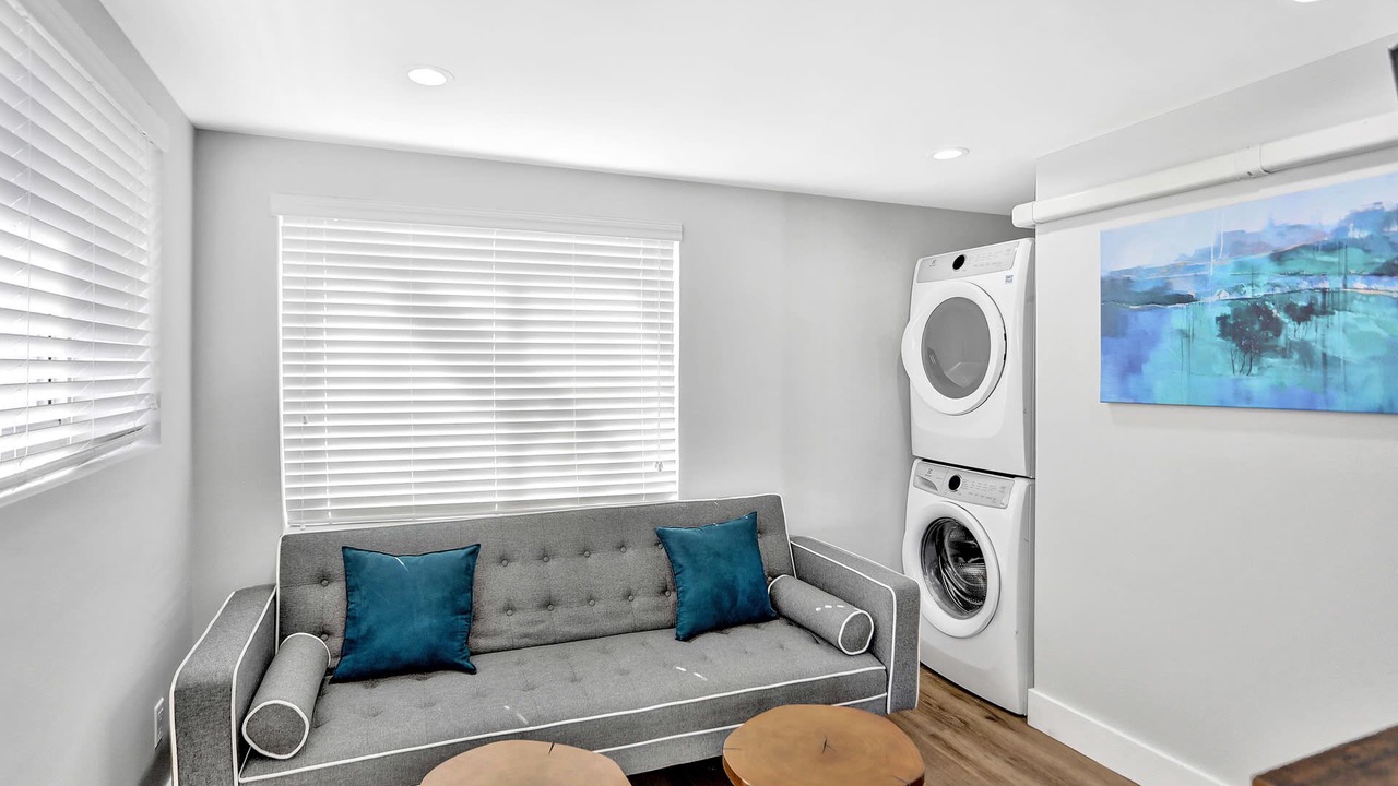 Photo of Others in Hollywood Lakes