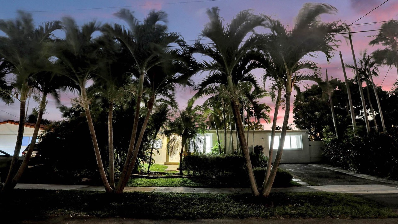 Photo of Others in Hollywood Lakes