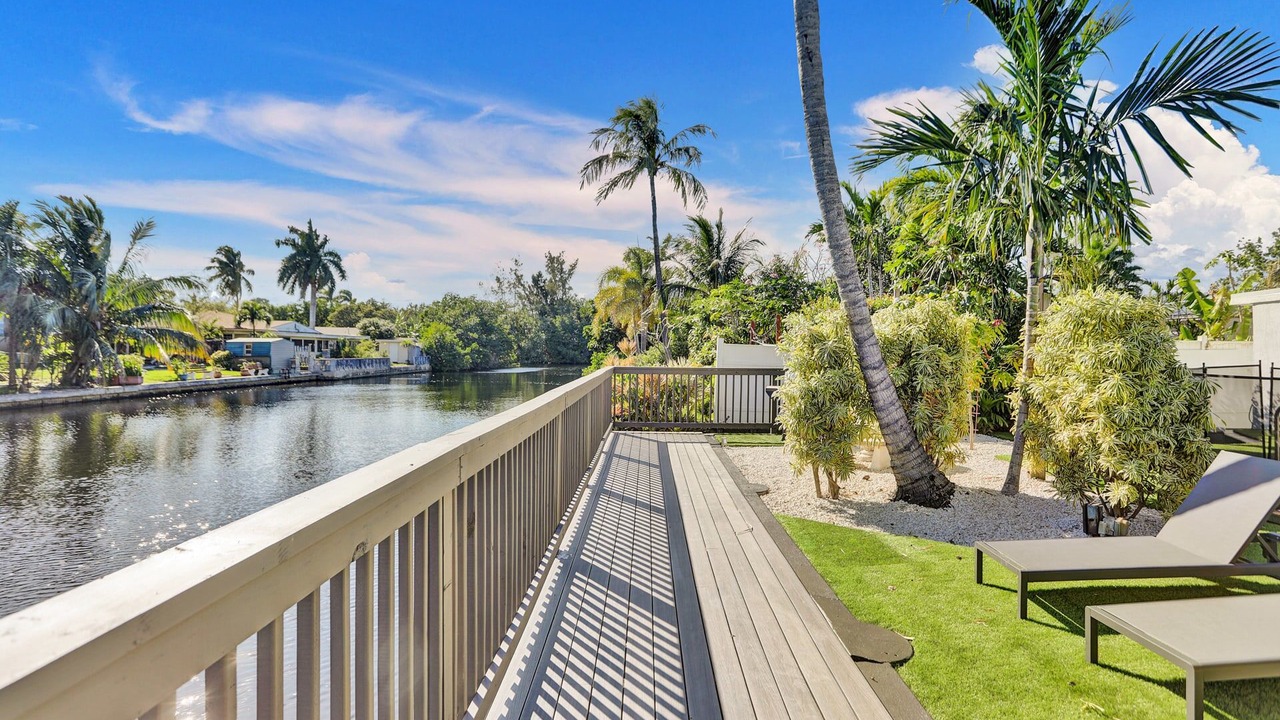 Photo of Others in Hollywood Lakes