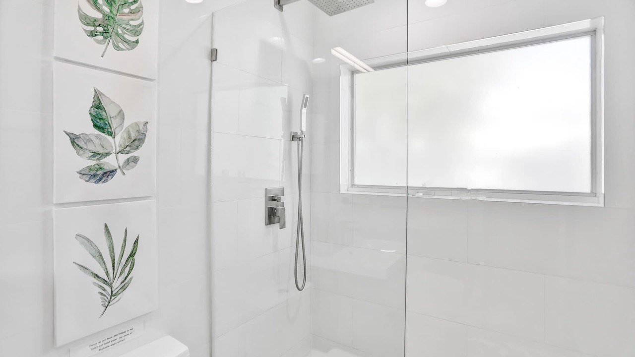 Photo of Others in Hollywood Lakes