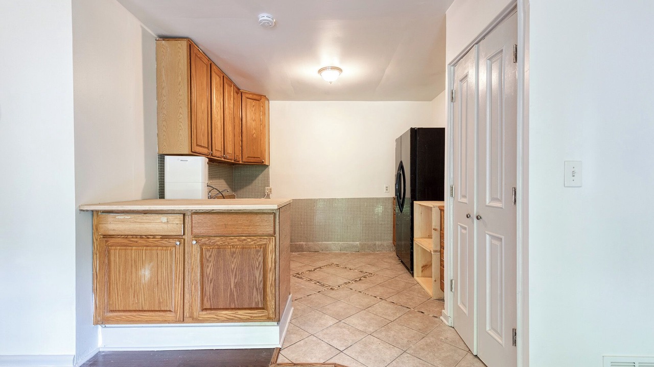 Photo of Kitchen in White Hall