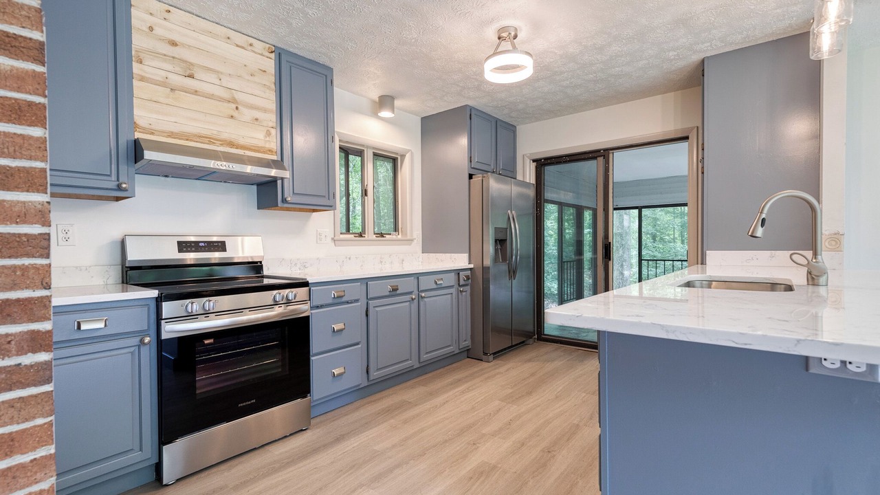 Photo of Kitchen in White Hall