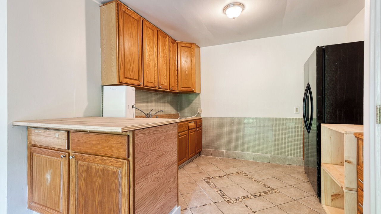 Photo of Kitchen in White Hall