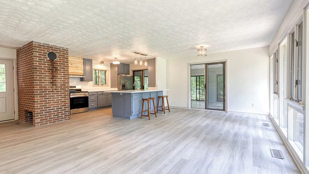 Photo of Others in White Hall