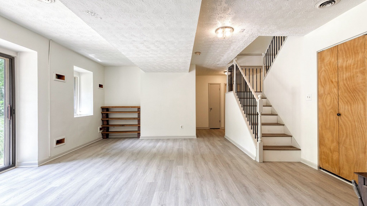 Photo of Others in White Hall