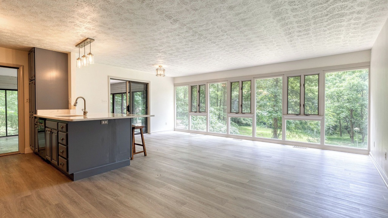 Photo of Others in White Hall