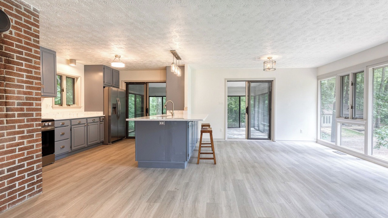 Photo of Others in White Hall