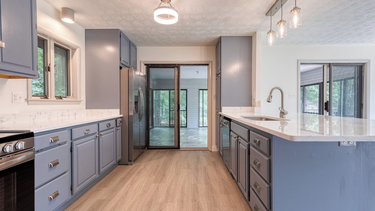 Photo of Kitchen in White Hall