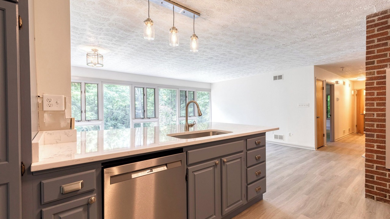 Photo of Kitchen in White Hall