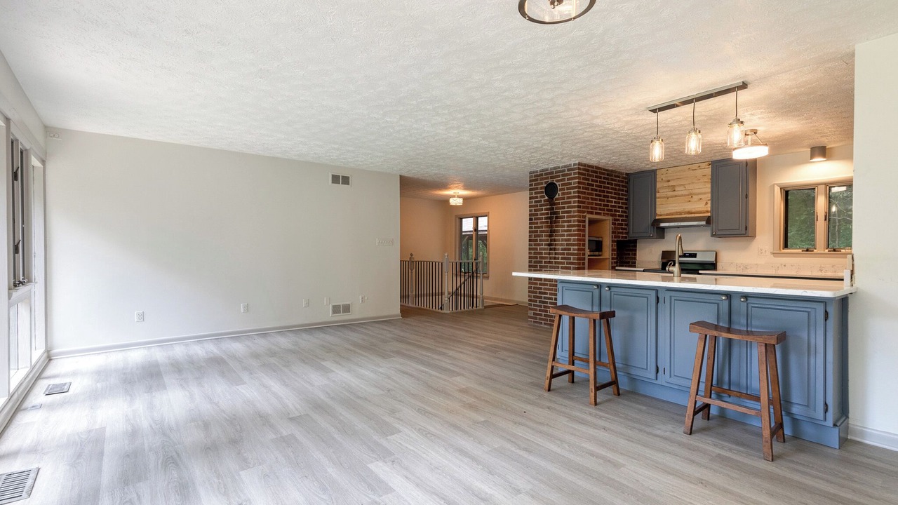 Photo of Others in White Hall