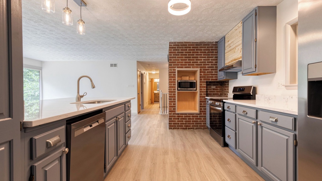 Photo of Kitchen in White Hall