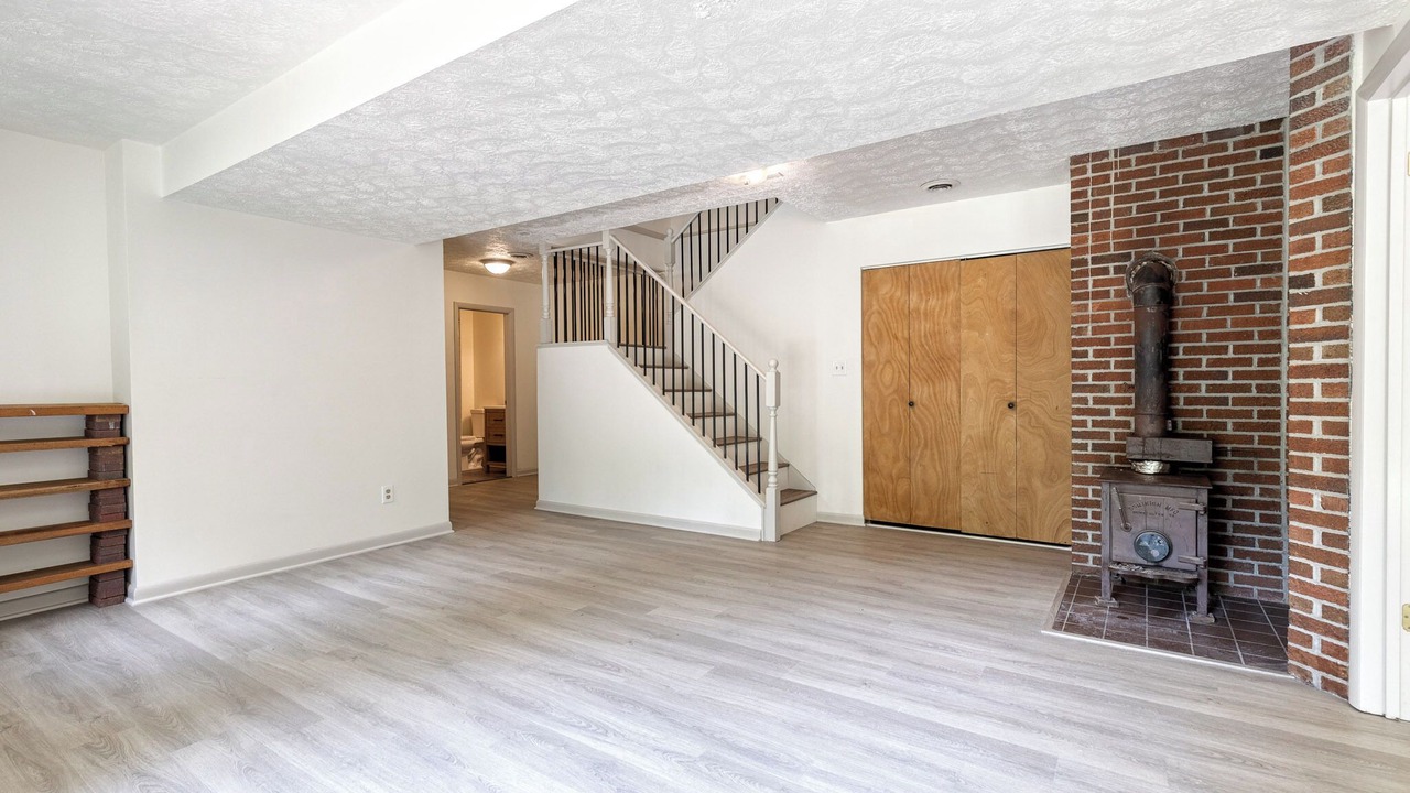 Photo of Others in White Hall