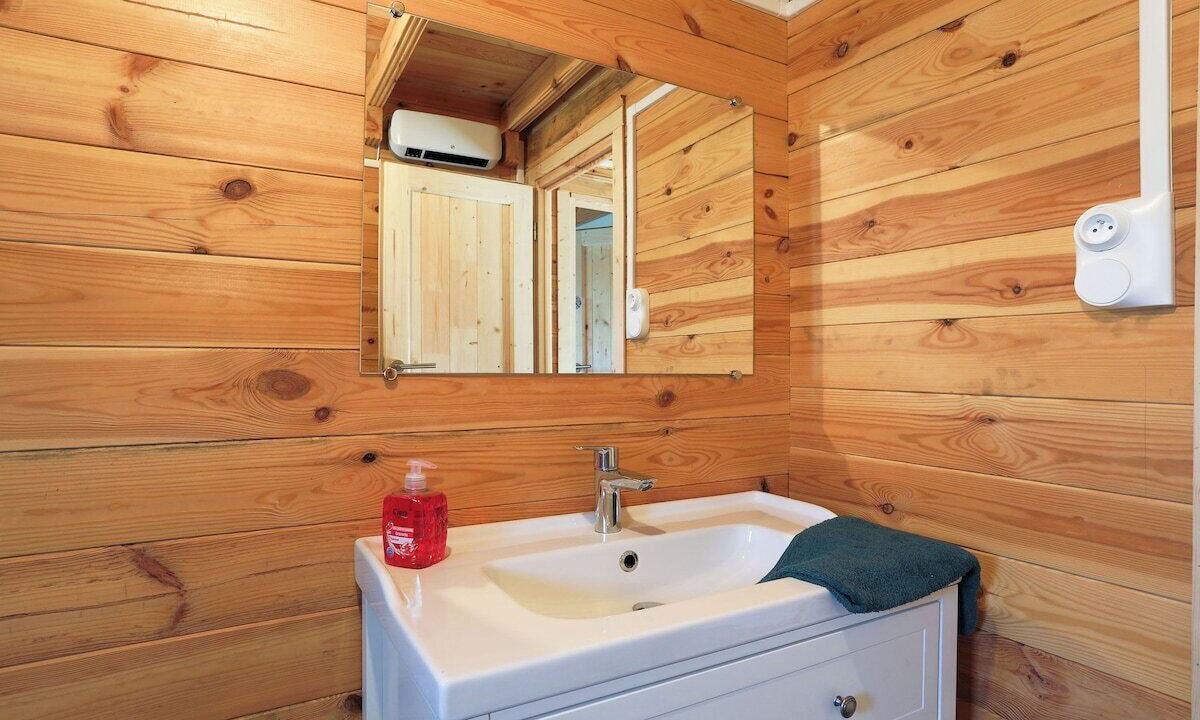 Photo of Bathroom in Plouegat-Moysan