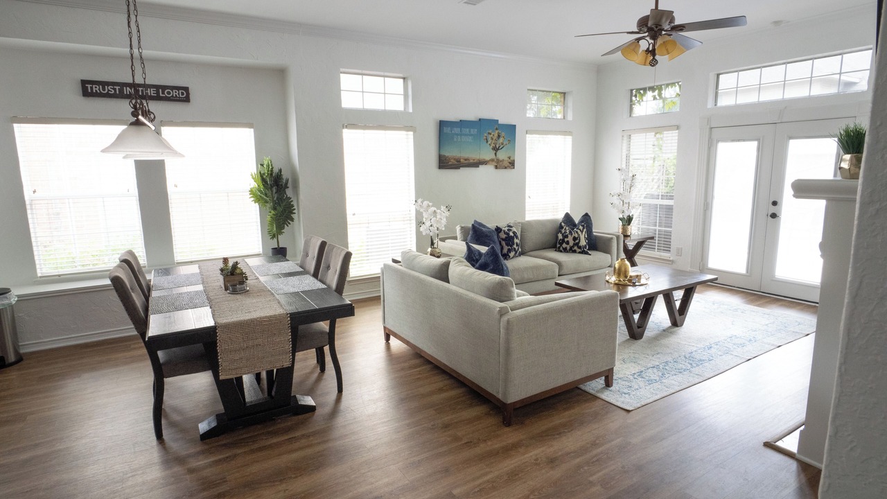 Photo of Livingroom in Euless