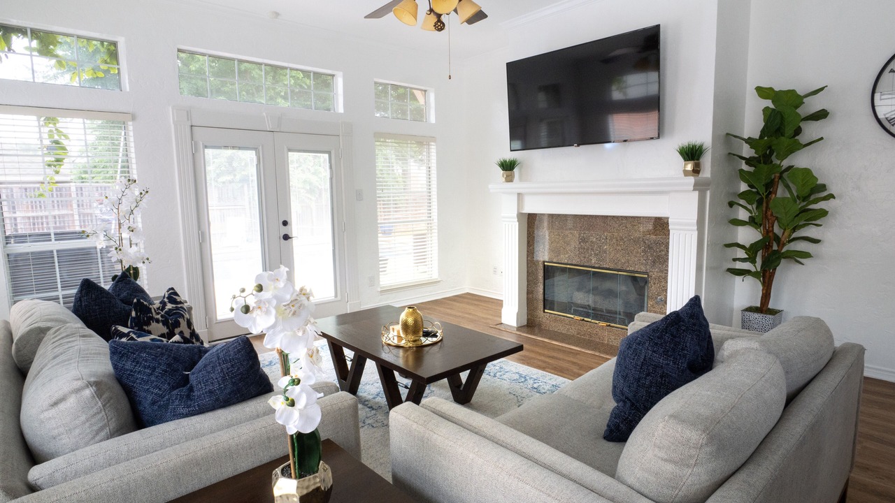 Photo of Livingroom in Euless