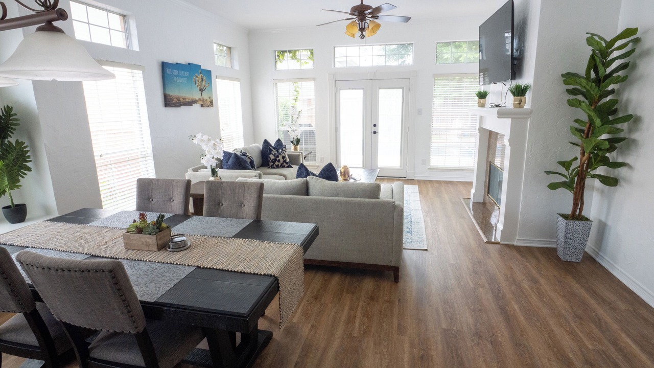 Photo of Livingroom in Euless