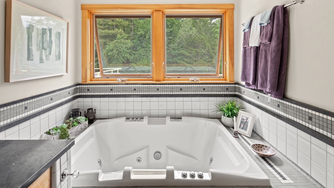 Photo of Bathroom in Warren