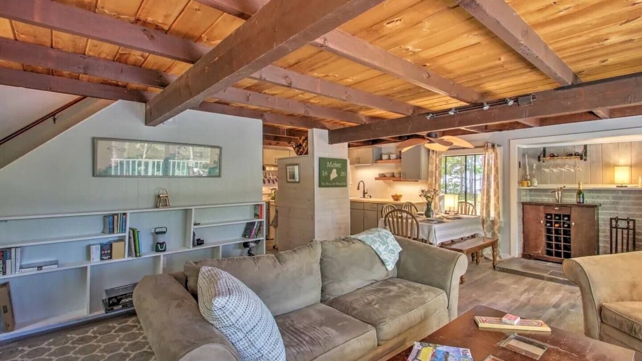 Photo of Livingroom in Lake Arrowhead