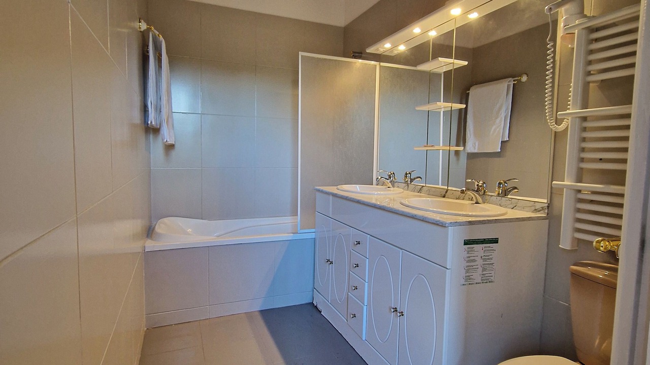 Photo of Bathroom in Lisle-sur-Tarn