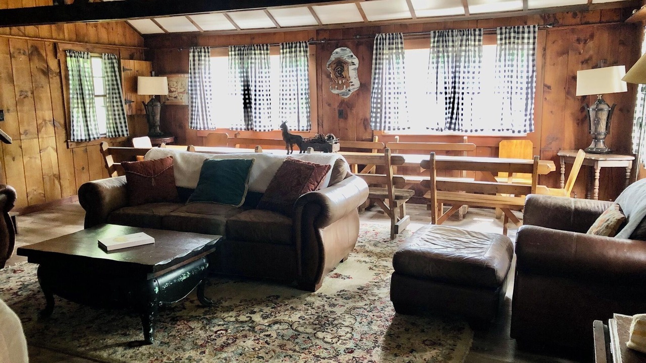 Photo of Livingroom in Holderness