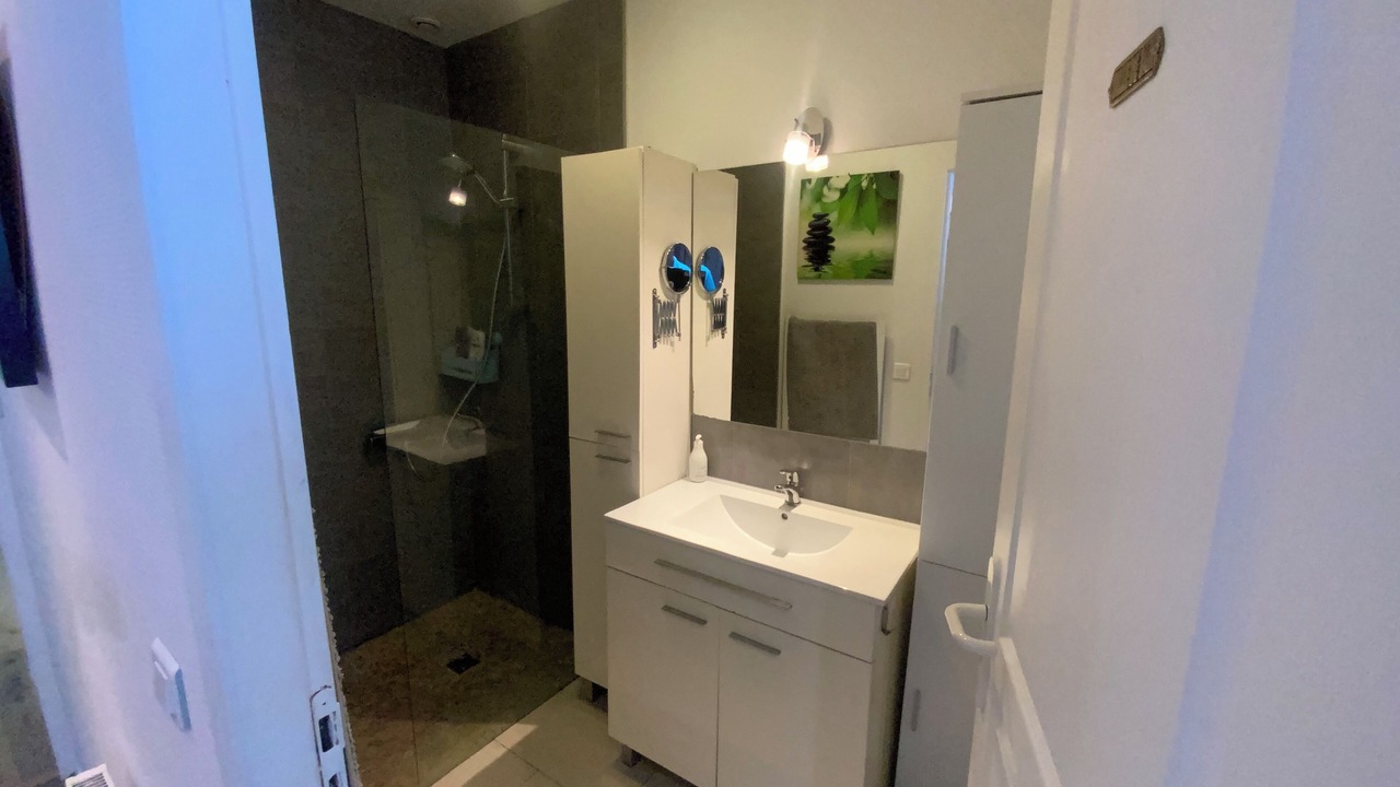 Photo of Bathroom in Tremeoc