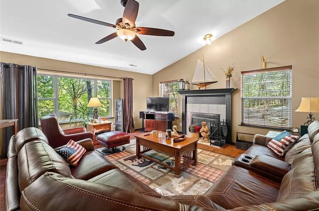 Photo of Livingroom in Lost Bridge Village