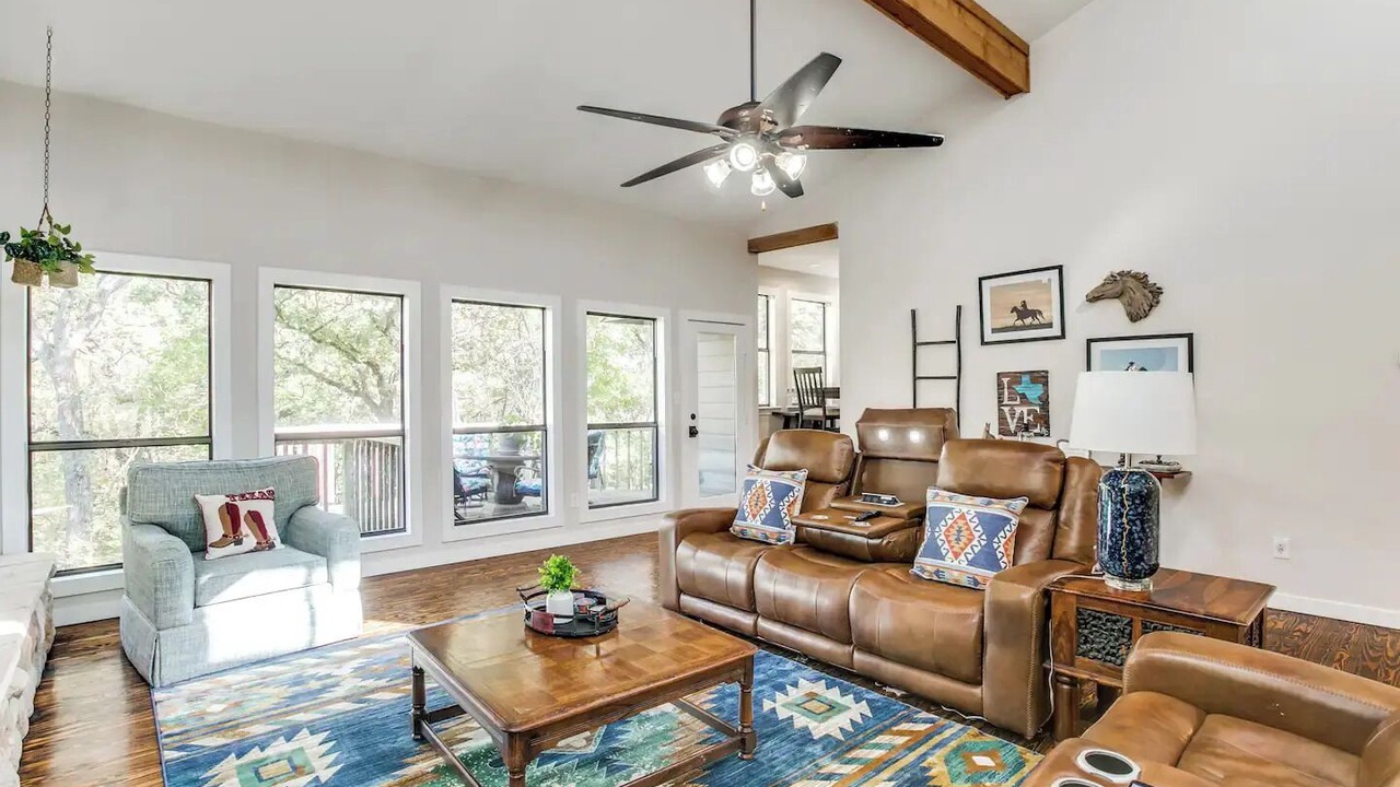 Photo of Livingroom in Highland Village