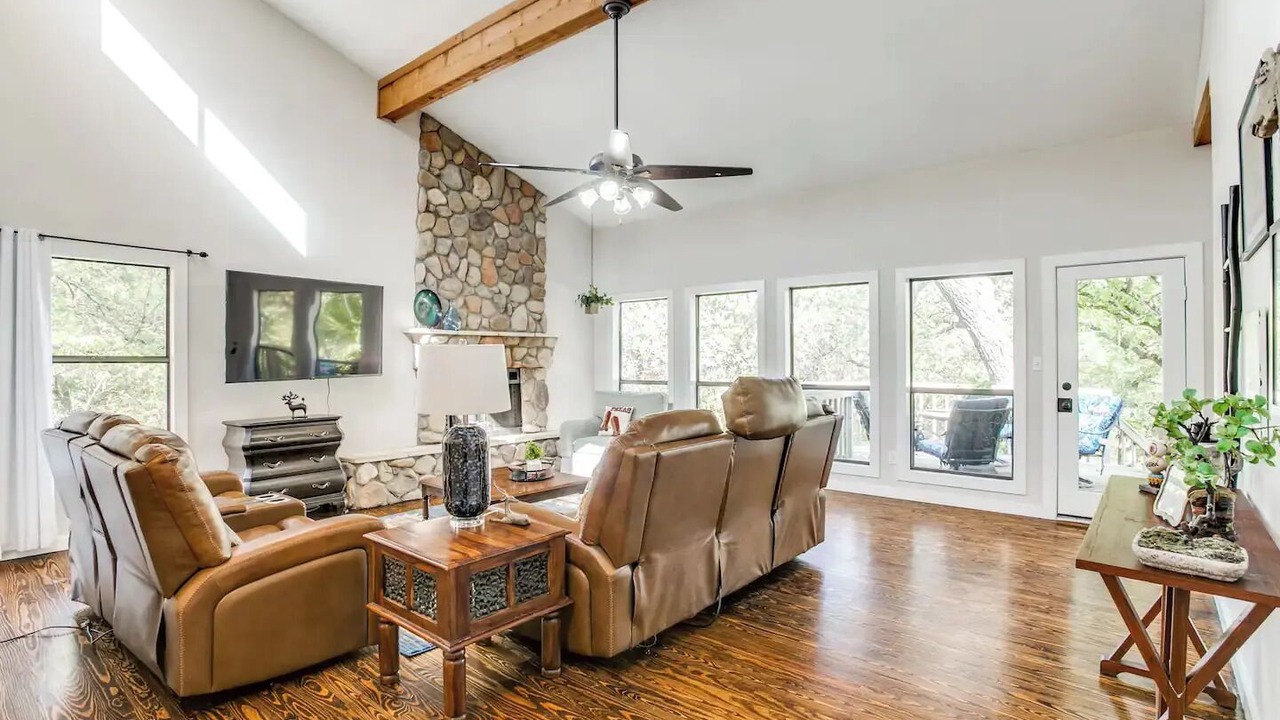 Photo of Livingroom in Highland Village