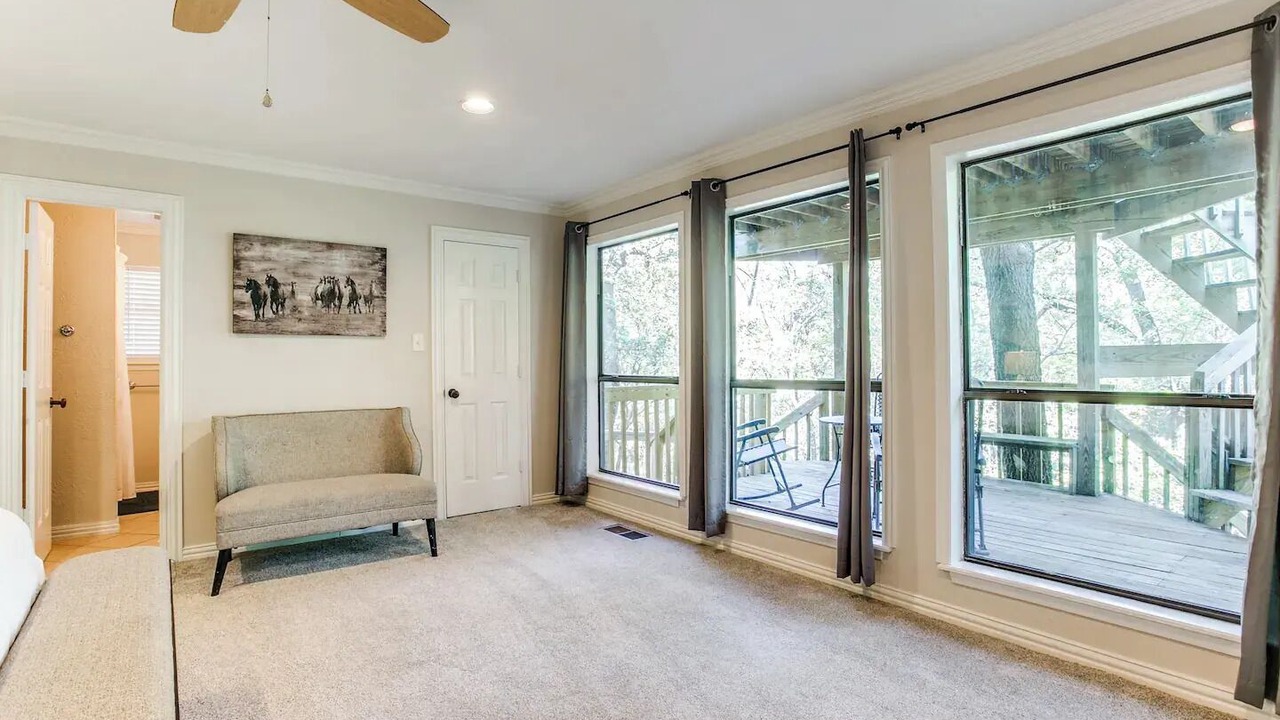 Photo of Livingroom in Highland Village